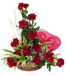  Ankara 14 şubat sevgililer günü çiçek  25 adet kırmızı gül sepeti çiçeği